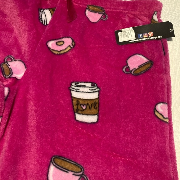 Weekending pink lounge pants ☕️ 🍩 - Picture 4 of 5